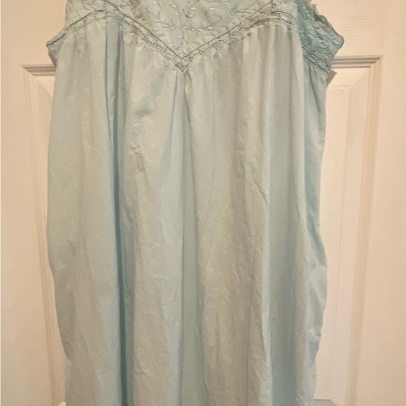 La Cera eyelet trim cotton nightgown. Size large. Light blue. - Picture 3 of 5